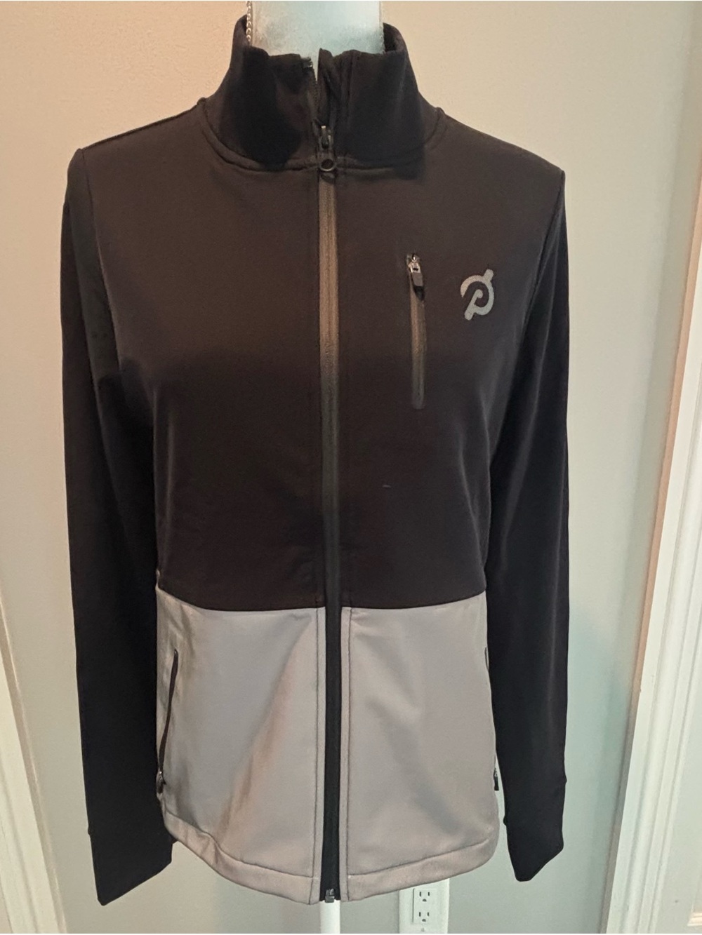 Peloton black & gray technical performance jacket 🖤